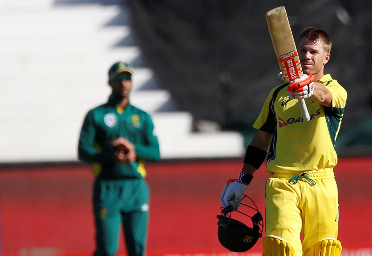 David Warner raises his bat after scoring his eighth ODI hundred, Australia v South Africa, 3rd ODI, Durban, October 5, 2016