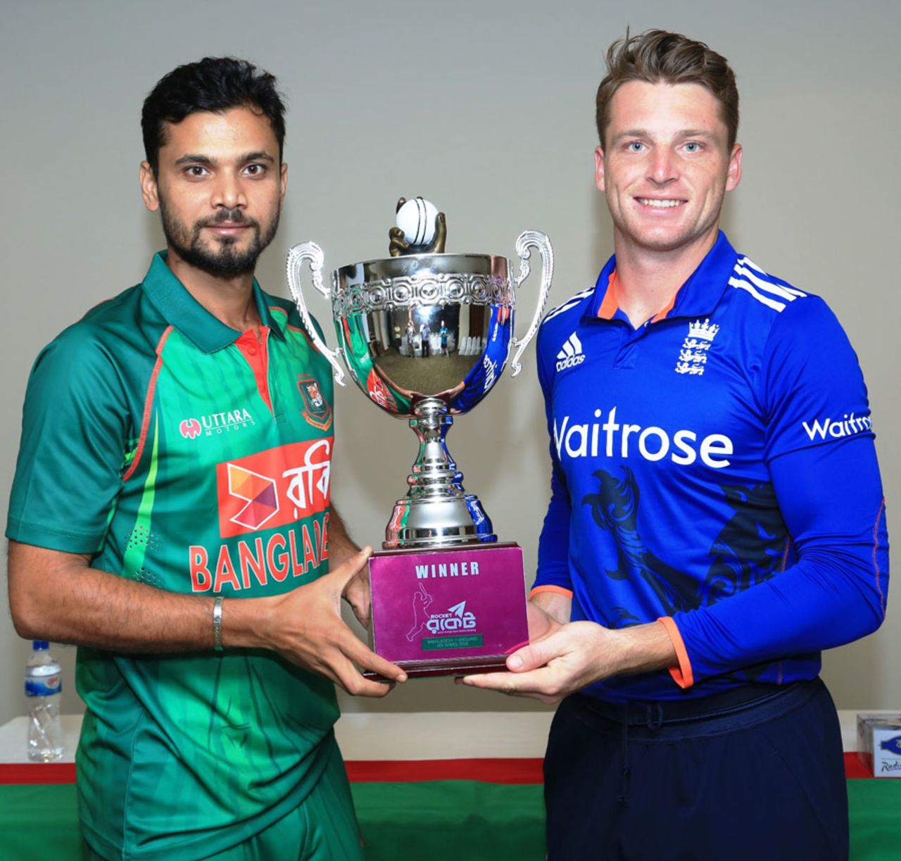 Mashrafe Mortaza and Jos Buttler pose with the series trophy, Dhaka, October 6, 2016