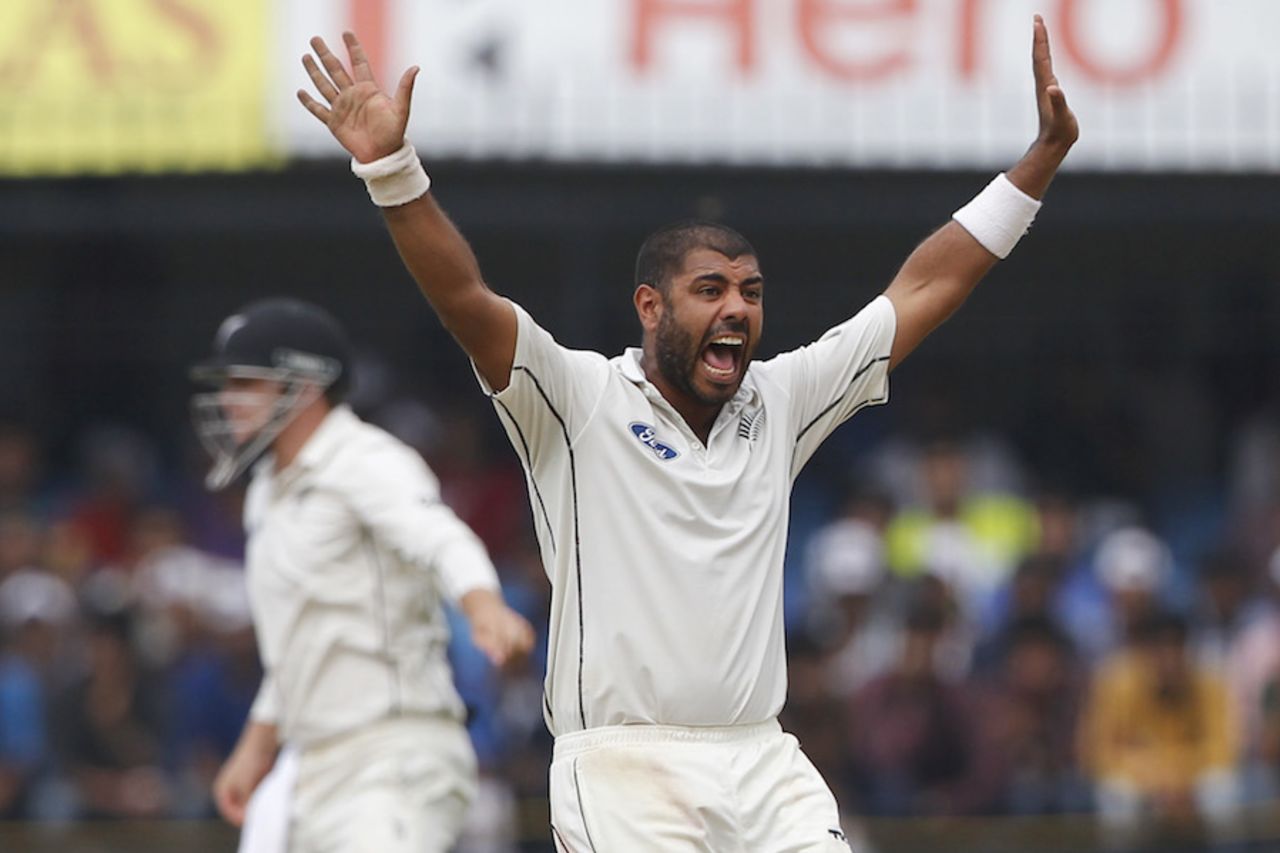 Jeetan Patel belts out an appeal, India v New Zealand, 3rd Test, Indore, 1st day, October 8, 2016