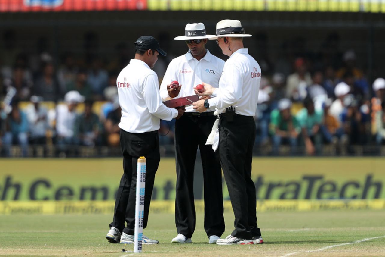 Umpires C Shamshuddin, Kumar Dharmasena and Bruce Oxenford pick a ball, India v New Zealand, 3rd Test, Indore, 2nd day, October 9, 2016