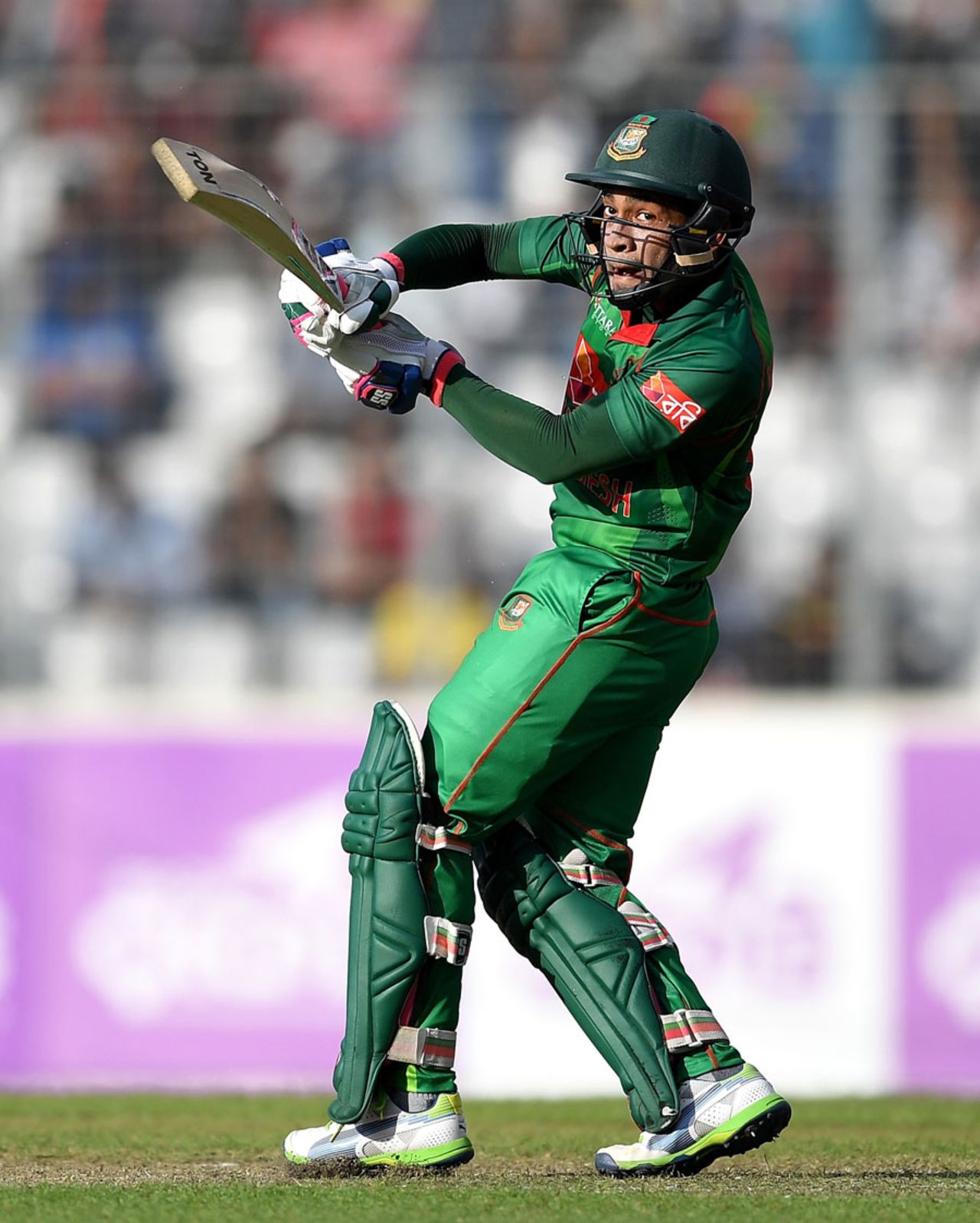 Mushfiqur Rahim made 21 before top-edging a pull, Bangladesh v England, 2nd ODI, Mirpur, October 9, 2016