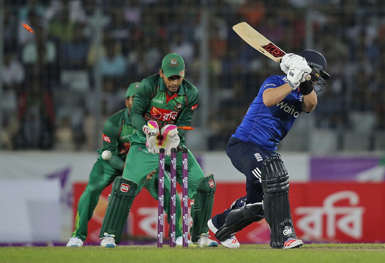 Ben Duckett was bowled driving at Shakib Al Hasan, Bangladesh v England, 2nd ODI, Mirpur, October 9, 2016