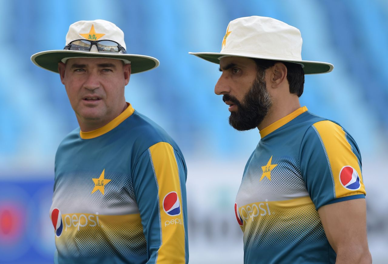 Misbah-ul-Haq and Mickey Arthur have a chat while training, Dubai, October 12, 2016