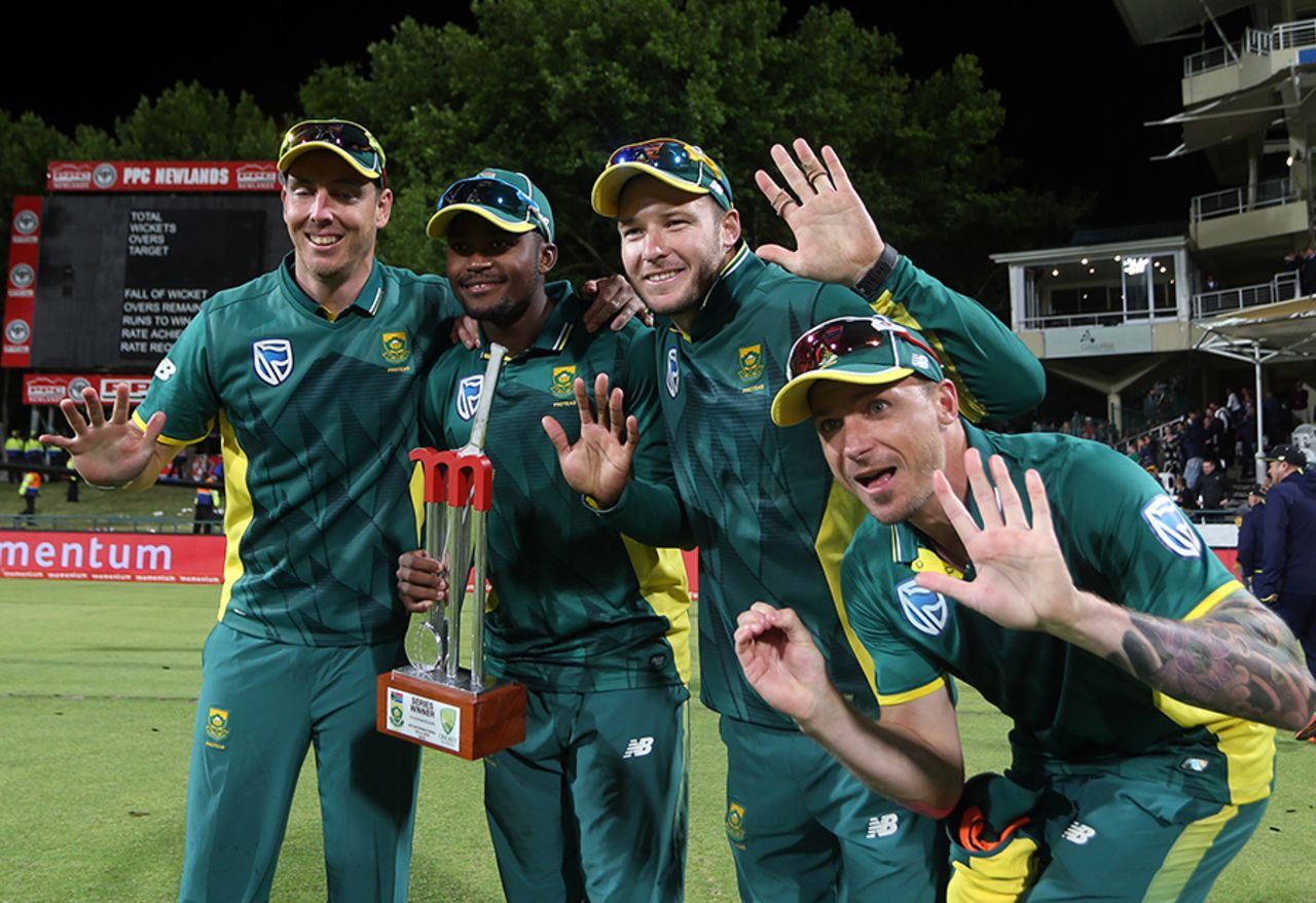 Kyle Abbott, Andile Phehlukwayo, David Miller and Dale Steyn celebrate their side's series sweep, South Africa v Australia, 5th ODI, Cape Town, October 12, 2016