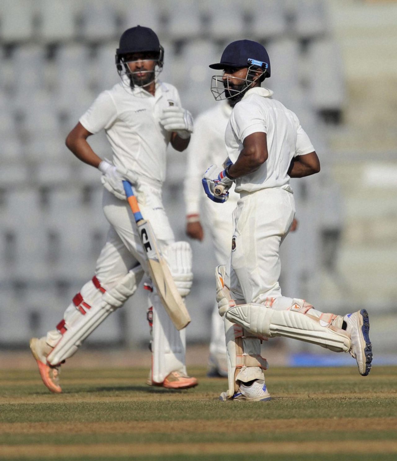 Swapnil Gugale and Ankit Bawne run between the wickets during their unbroken double-century stand that  eventually rose to 594, Maharashtra v Delhi, Ranji Trophy 2016-17, Group B, Mumbai, 1st day, October 13, 2016