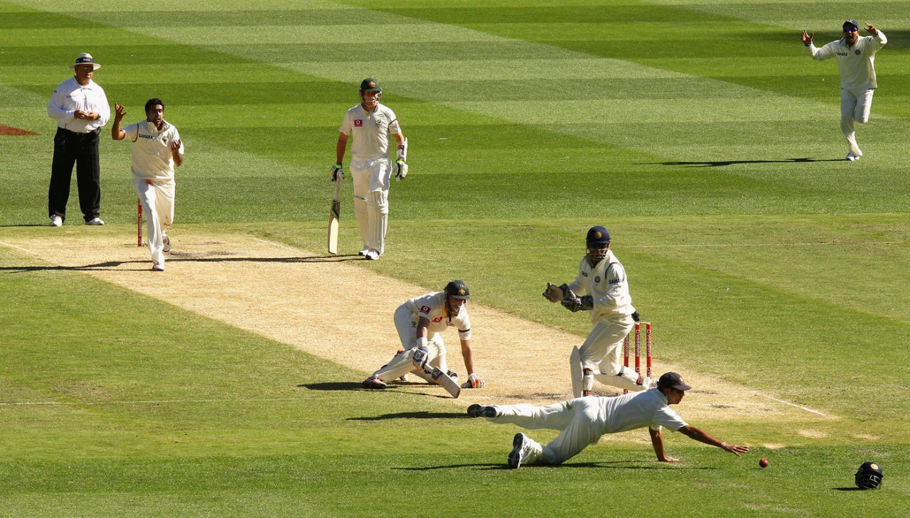 Rahul Dravid drops a catch from Michael Hussey off the bowling of R Ashwin, Australia v India, 1st Test, Melbourne, 3rd day, December 28, 2011