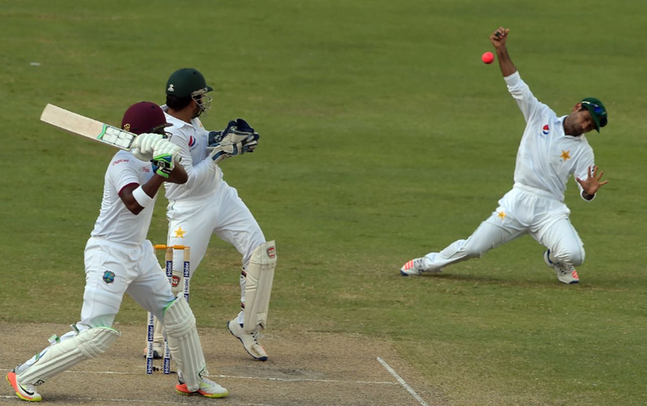Asad Shafiq drops Darren Bravo at slip, Pakistan v West Indies, 1st Test, Dubai, 3rd day, October 15, 2016