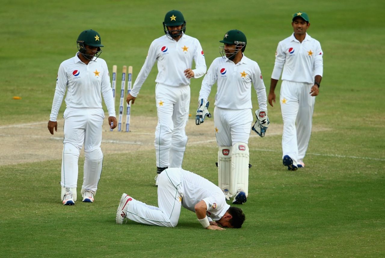 Yasir Shah celebrates his 100th Test wicket, Pakistan v West Indies, 1st Test, Dubai, 4th day, October 16, 2016