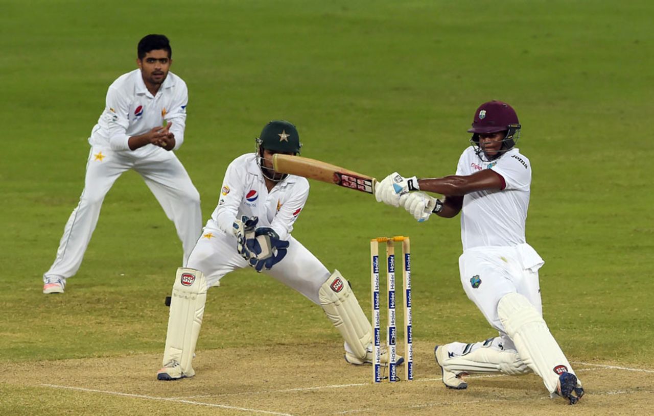 Leon Johnson gets a bit innovative, Pakistan v West Indies, 1st Test, Dubai, 4th day, October 16, 2016