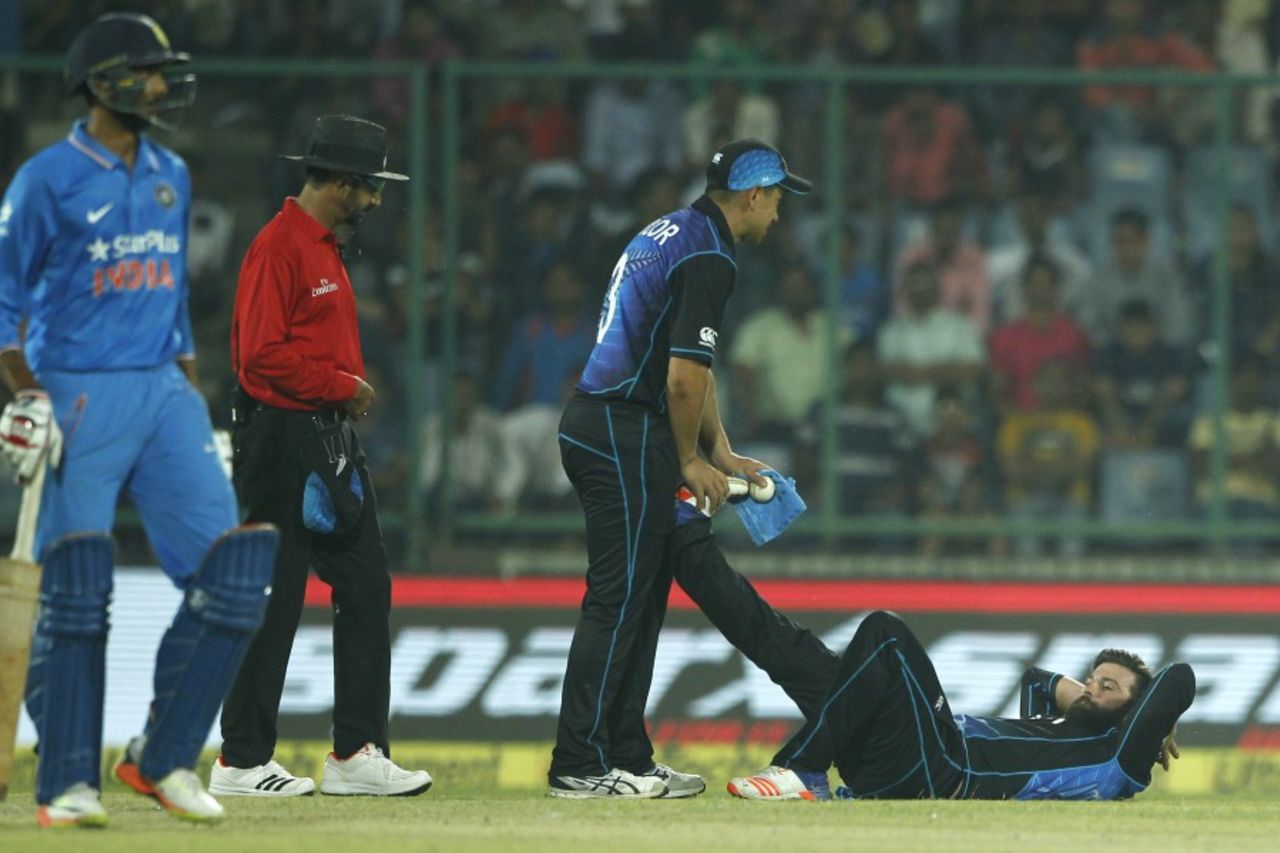 Anton Devcich struggled with cramps during his spell, India v New Zealand, 2nd ODI, Delhi, October 20, 2016