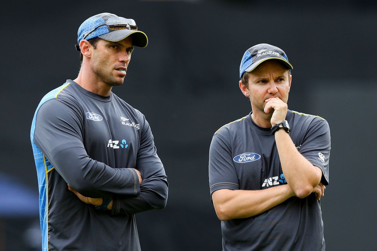 New Zealand's strength and conditioning coach, Chris Donaldson, talks to the coach Mike Hesson, New Zealand v Pakistan, 1st ODI, Wellington, January 31, 2015