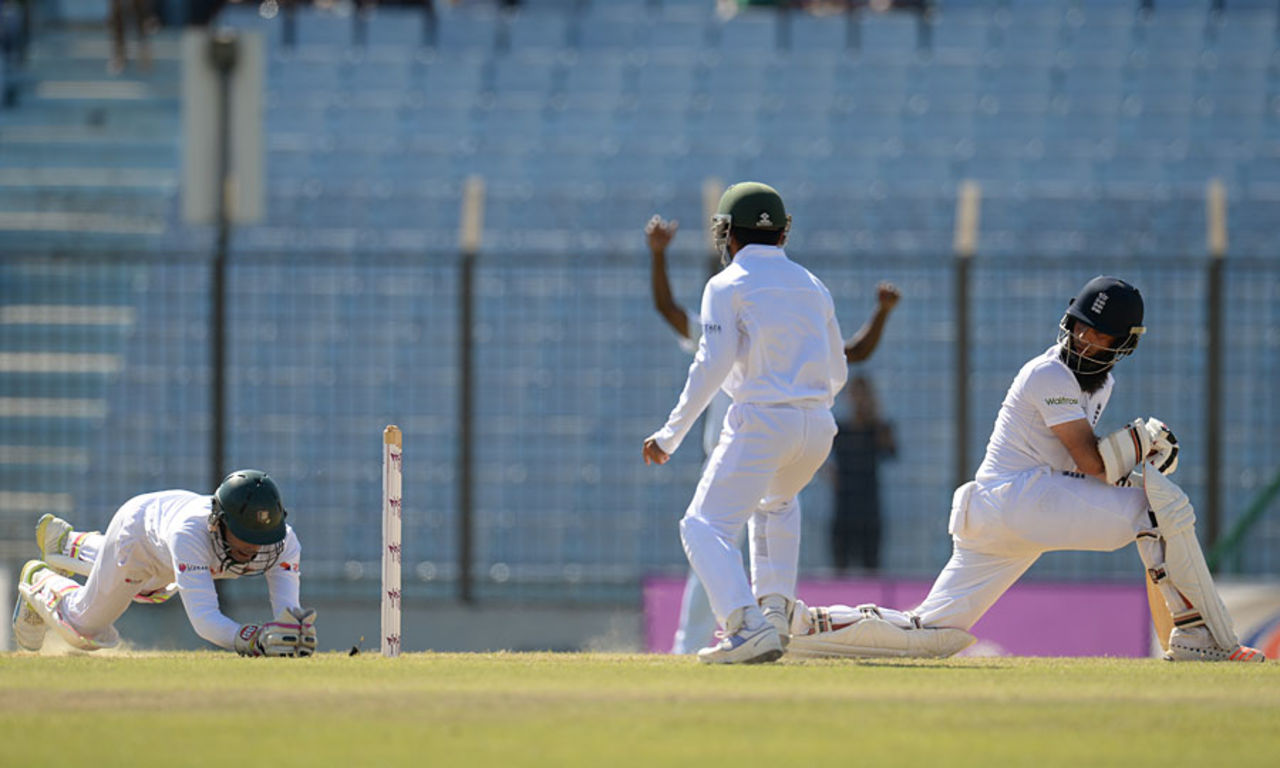 Moeen Ali was well caught by Mushfiqur Rahim, Bangladesh v England, 1st Test, Chittagong, 3rd day, October 22, 2016