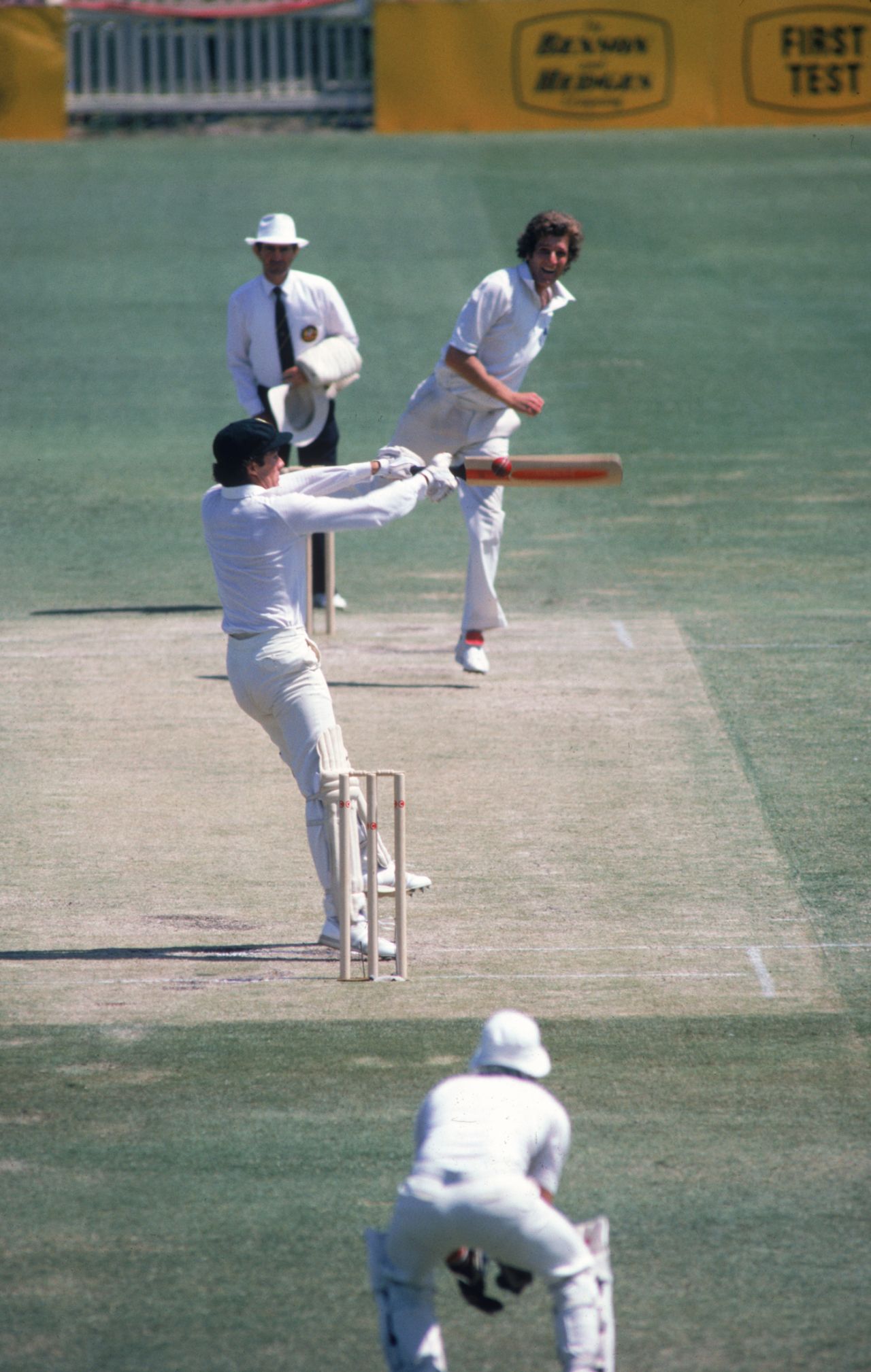 Greg Chappell deals with a short ball from Bob Willis, Australia v England, 1st Test, Perth, 3rd day, November 14, 1982