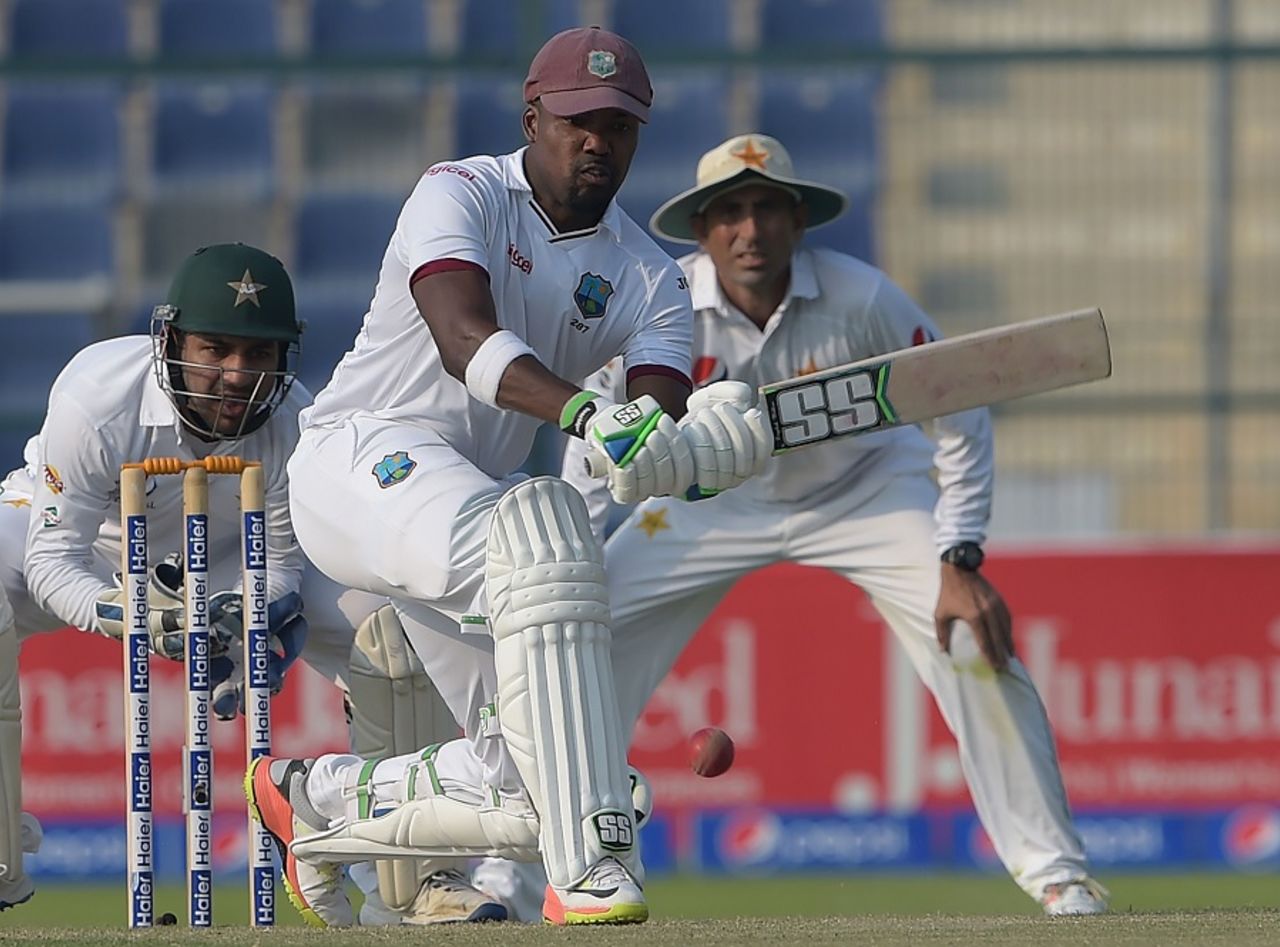 Darren Bravo shapes to sweep, Pakistan v West Indies, 2nd Test, Abu Dhabi, 2nd day, October 22, 2016