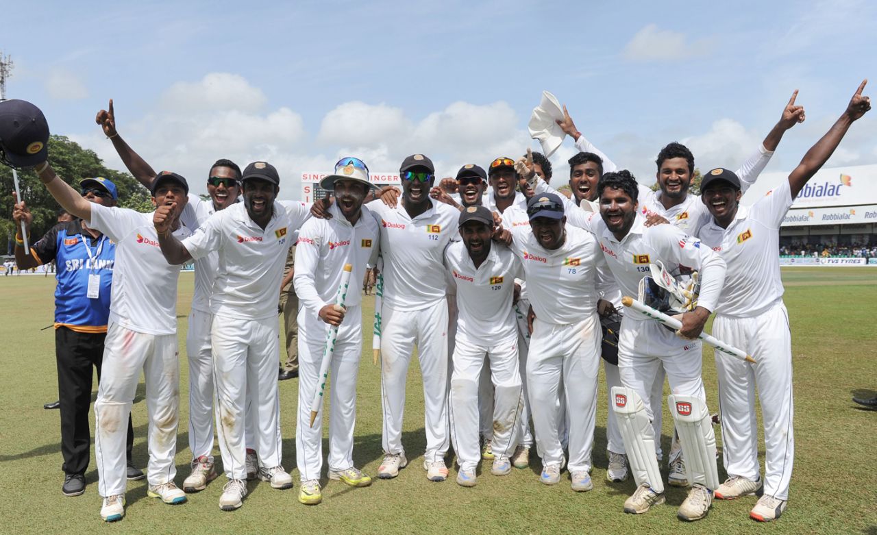 The Sri Lanka team celebrate their historic victory, Sri Lanka v Australia, 3rd Test, SSC, 5th day, August 17, 2016