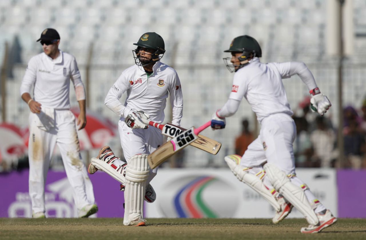 Sabbir Rahman and Mushfiqur Rahim dragged Bangladesh towards their target, Bangladesh v England, 1st Test, Chittagong, 4th day, October 23, 2016