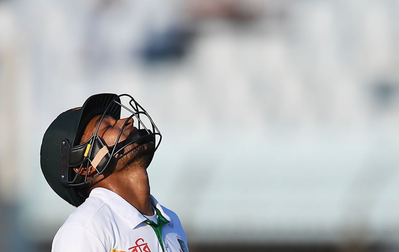 Mushfiqur Rahim throws his head back after being dismissed, Bangladesh v England, 1st Test, Chittagong, 4th day, October 23, 2016