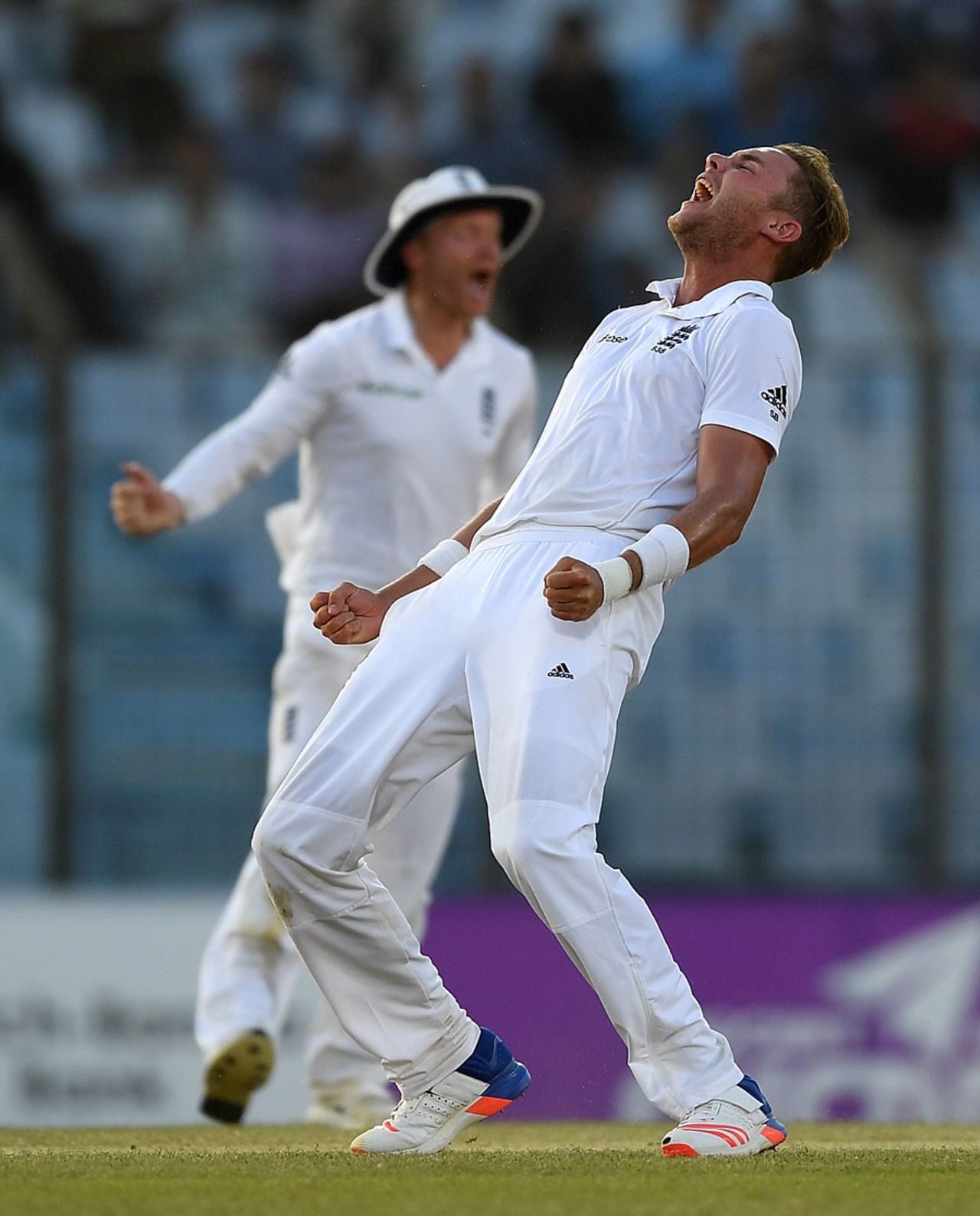 Stuart Broad produced a strong late spell, Bangladesh v England, 1st Test, Chittagong, 4th day, October 23, 2016