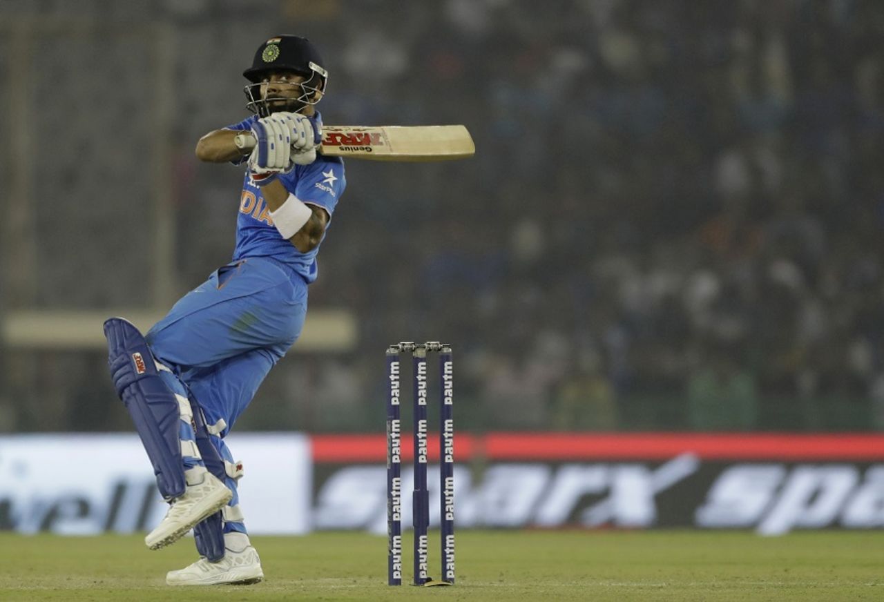 Virat Kohli pulls one away en route to his half-century, India v New Zealand, 3rd ODI, Mohali, October 23, 2016