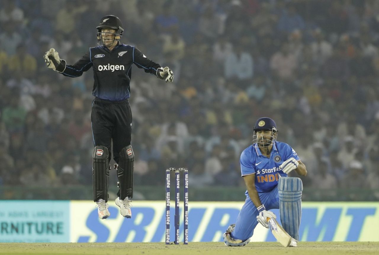 Luke Ronchi jumps up in delight even as MS Dhoni rues his shot, India v New Zealand, 3rd ODI, Mohali, October 23, 2016