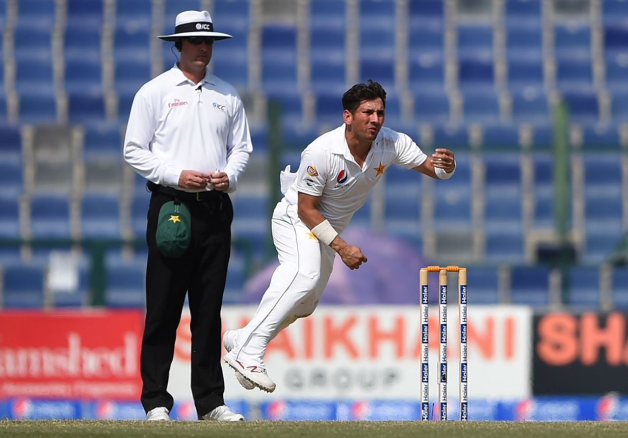 Yasir Shah in his delivery stride, Pakistan v West Indies, 2nd Test, Abu Dhabi, 5th day, October 25, 2016