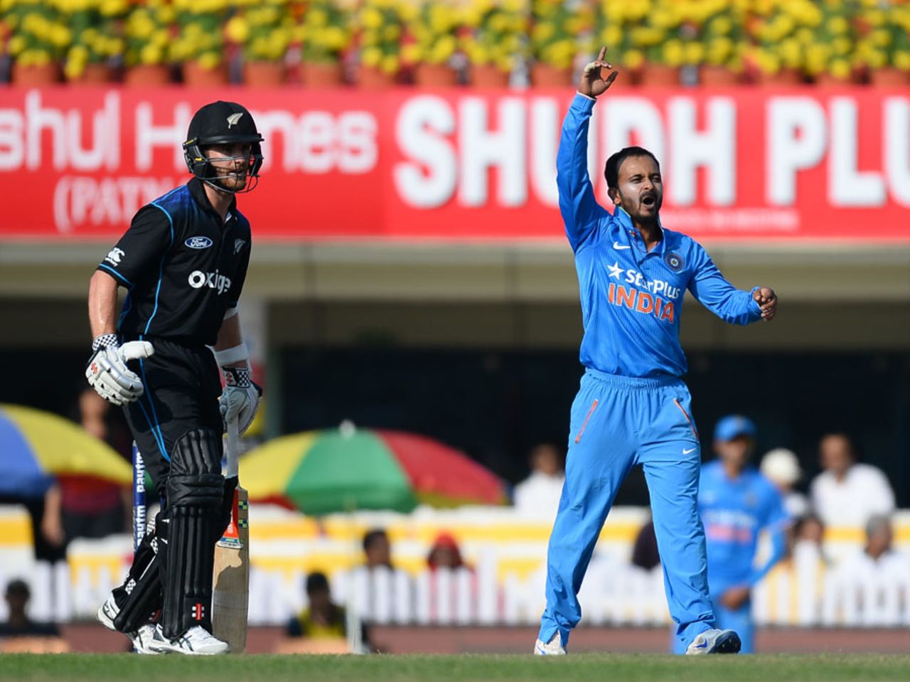 Kedar Jadhav endured many near misses during his first spell, India v New Zealand, 4th ODI, Ranchi, October 26, 2016