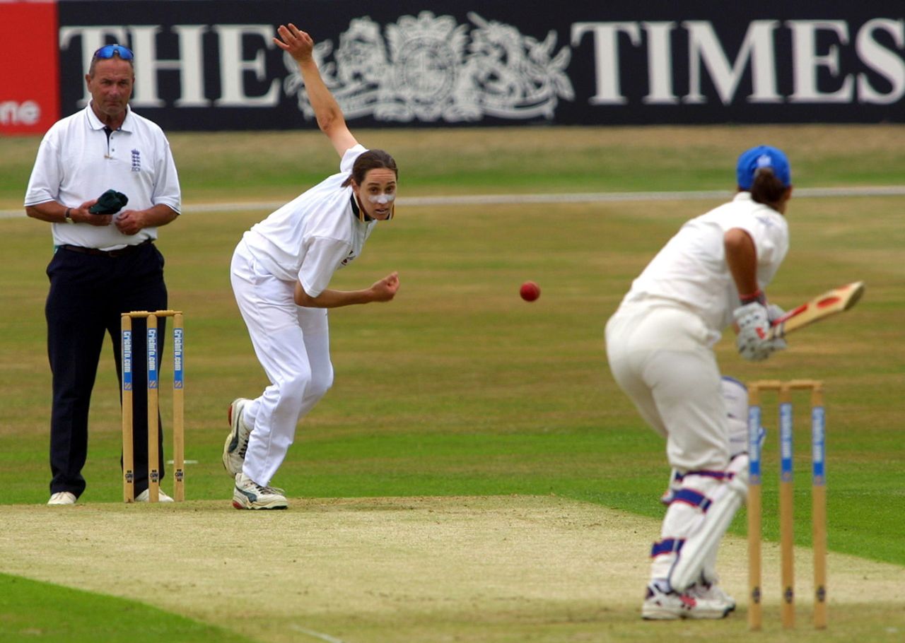 Terry McGregor bowls to Sarah Collyer, England v Australia, 2nd Women's Test, Headingley, 1st day, July 6, 2001