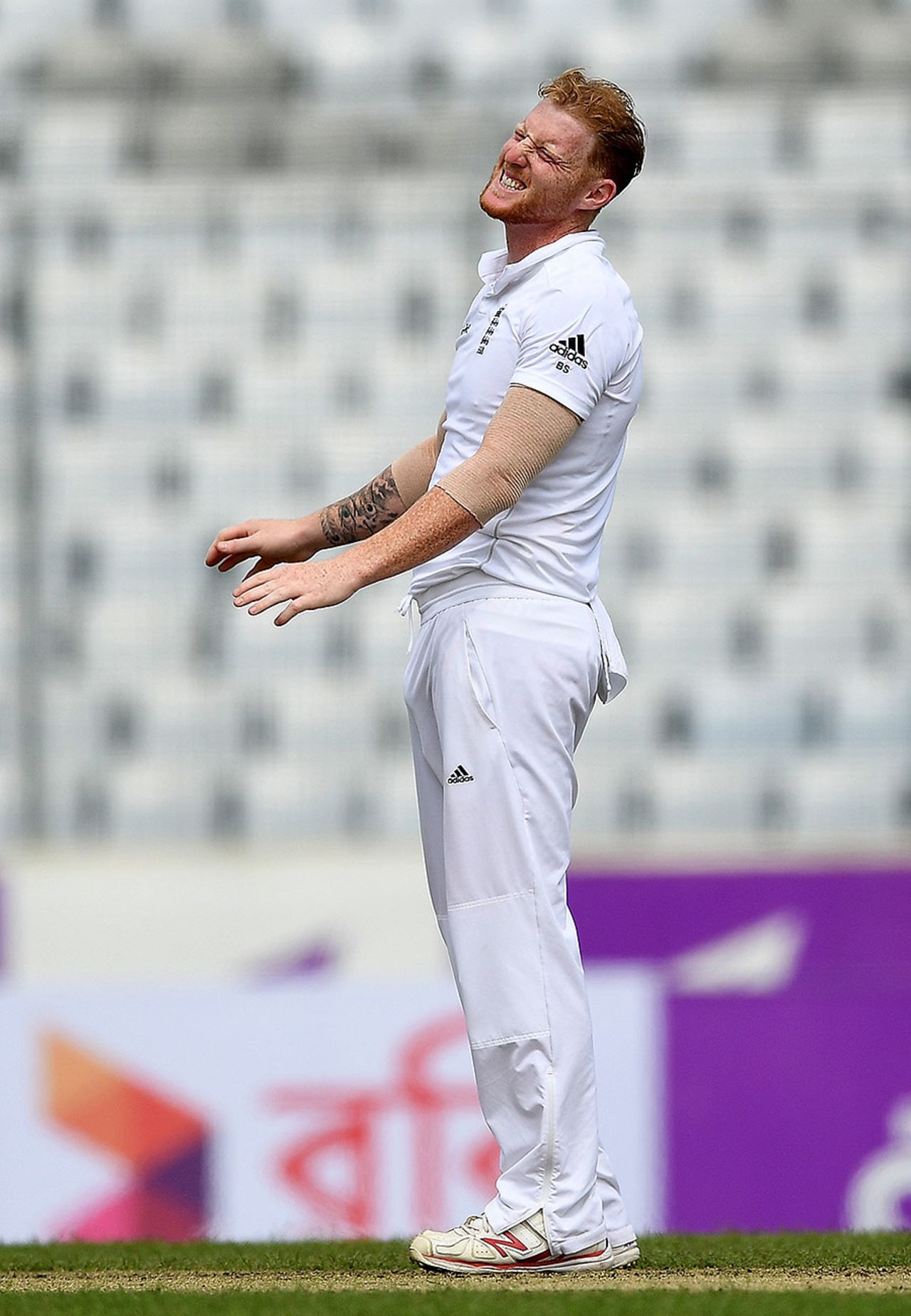Ben Stokes grimaces as England endure a tough morning, Bangladesh v England, 2nd Test, Mirpur, 1st day, October 28, 2016