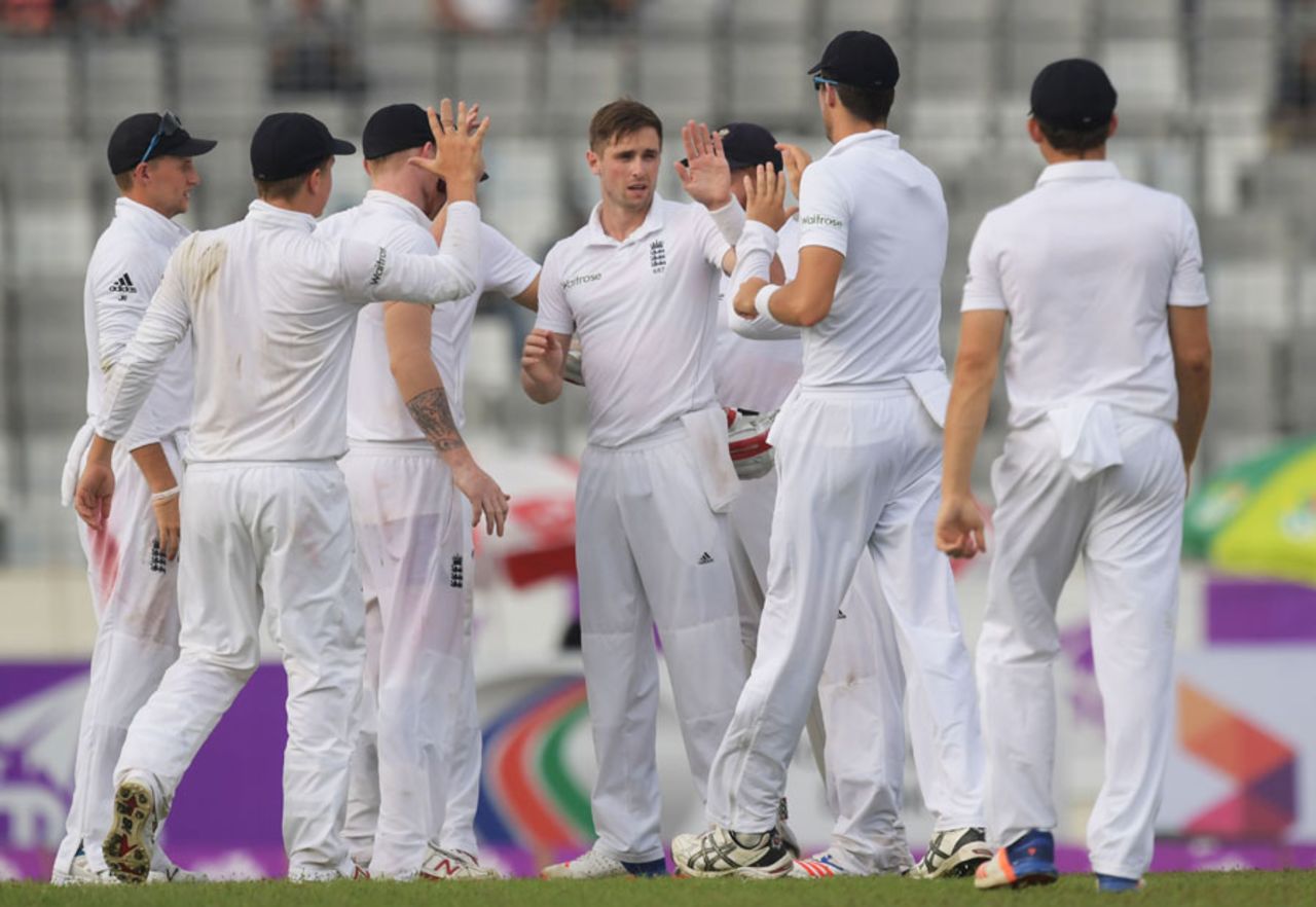 Chris Woakes picked up two wickets after tea, Bangladesh v England, 2nd Test, Mirpur, 1st day, October 28, 2016