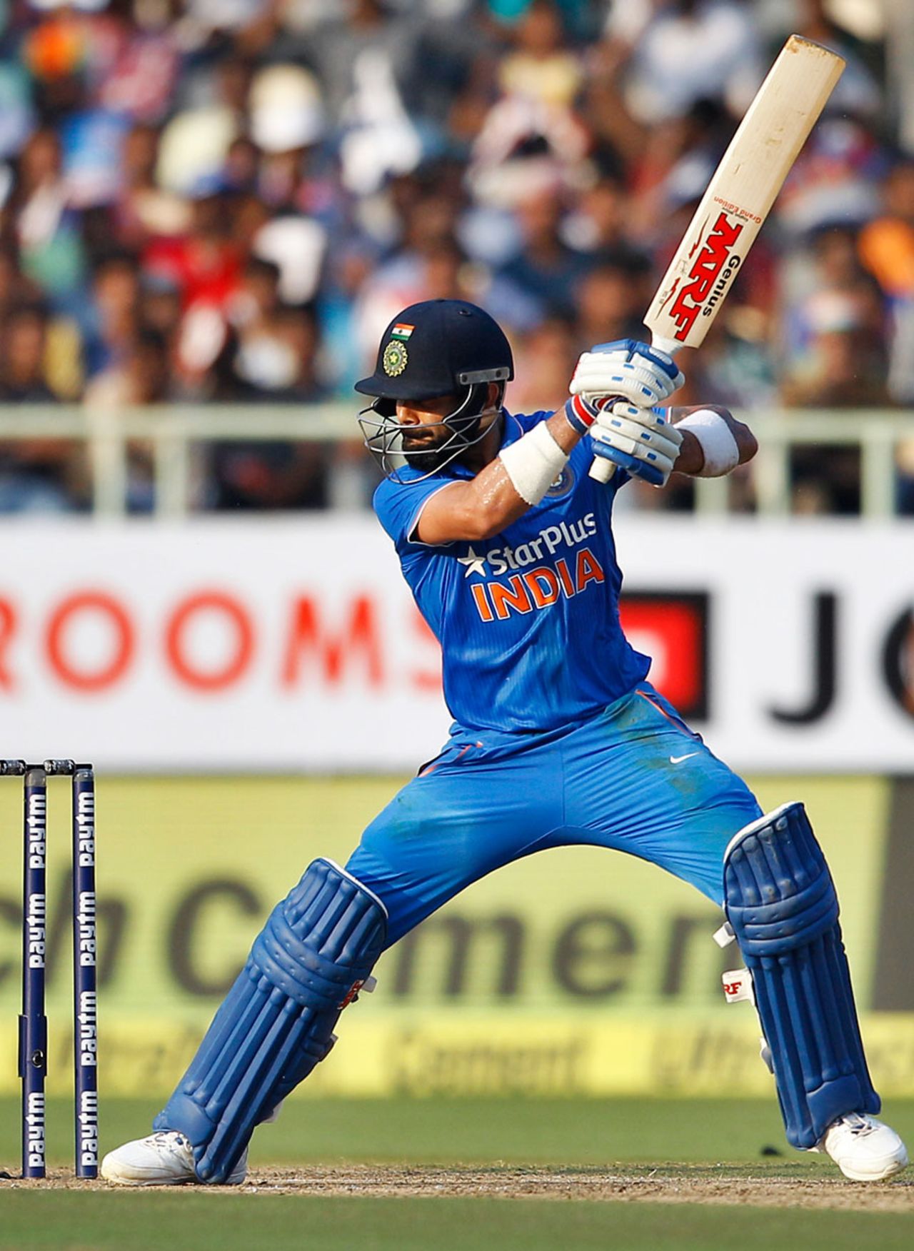 Virat Kohli cuts during his knock of 65, India v New Zealand, 5th ODI, Visakhapatnam, October 29, 2016