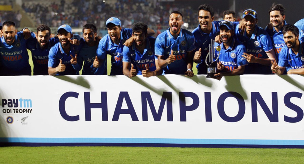 India lift the series trophy, India v New Zealand, 5th ODI, Visakhapatnam, October 29, 2016