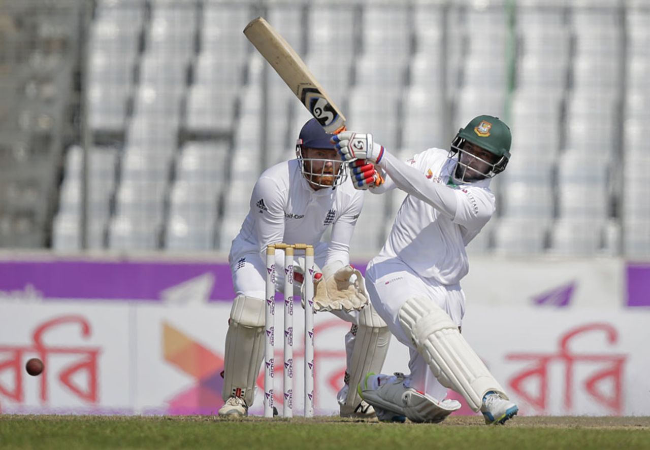 Shakib Al Hasan heaves through the leg side, Bangladesh v England, 2nd Test, Mirpur, 3rd day, October 30, 2016
