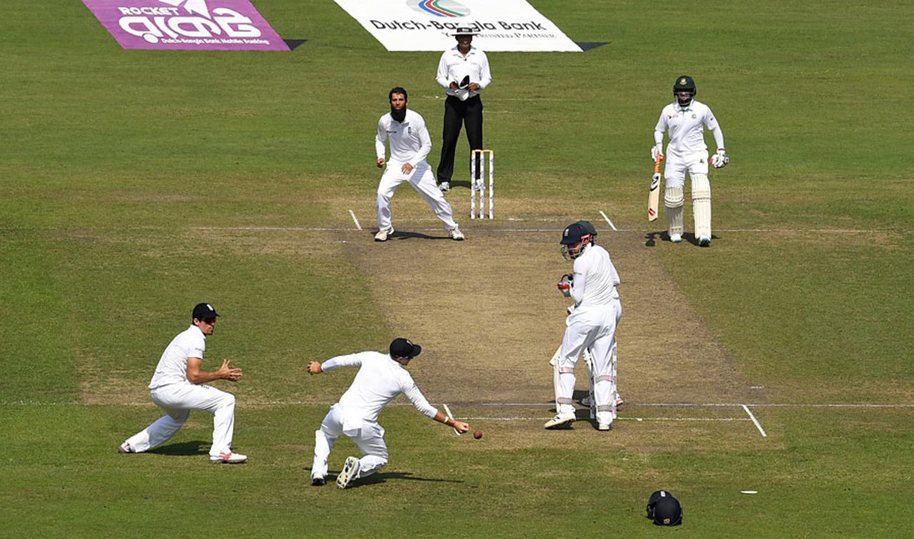 An edge from Imrul Kayes eluded Joe Root at slip, Bangladesh v England, 2nd Test, Mirpur, 3rd day, October 30, 2016