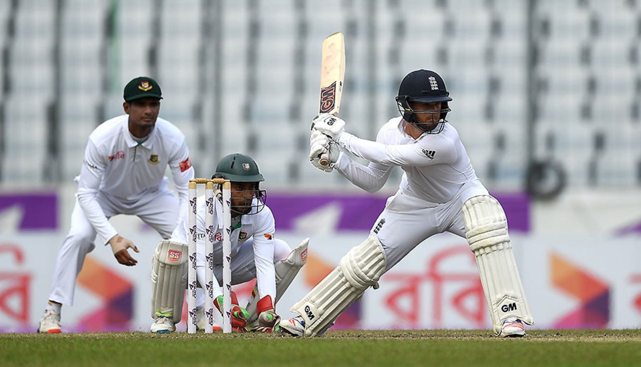 Ben Duckett used the reverse sweep well in England's run-chase, Bangladesh v England, 2nd Test, Mirpur, 3rd day, October 30, 2016