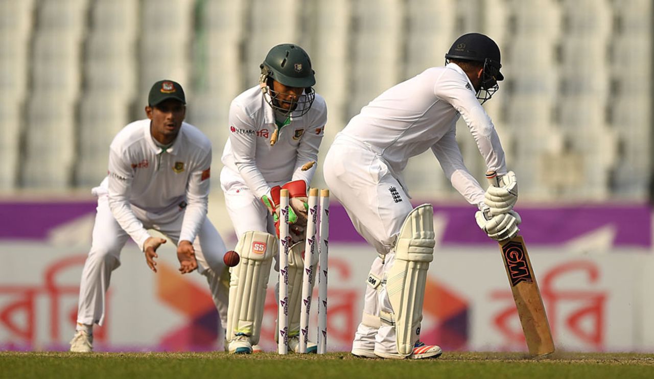 Ben Duckett was bowled by the first ball after tea, Bangladesh v England, 2nd Test, Mirpur, 3rd day, October 30, 2016