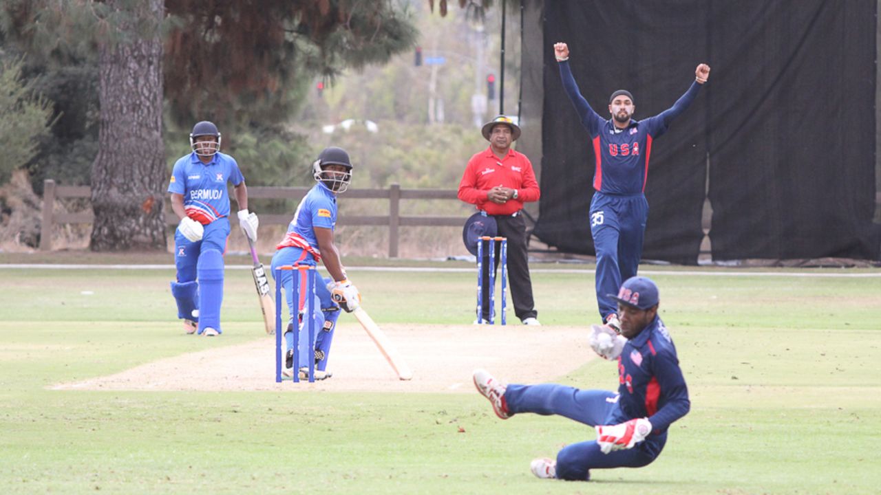 Akeem Dodson holds on to a one-handed effort, USA v Bermuda, ICC World Cricket League Division Four, Los Angeles, October 29, 2016
