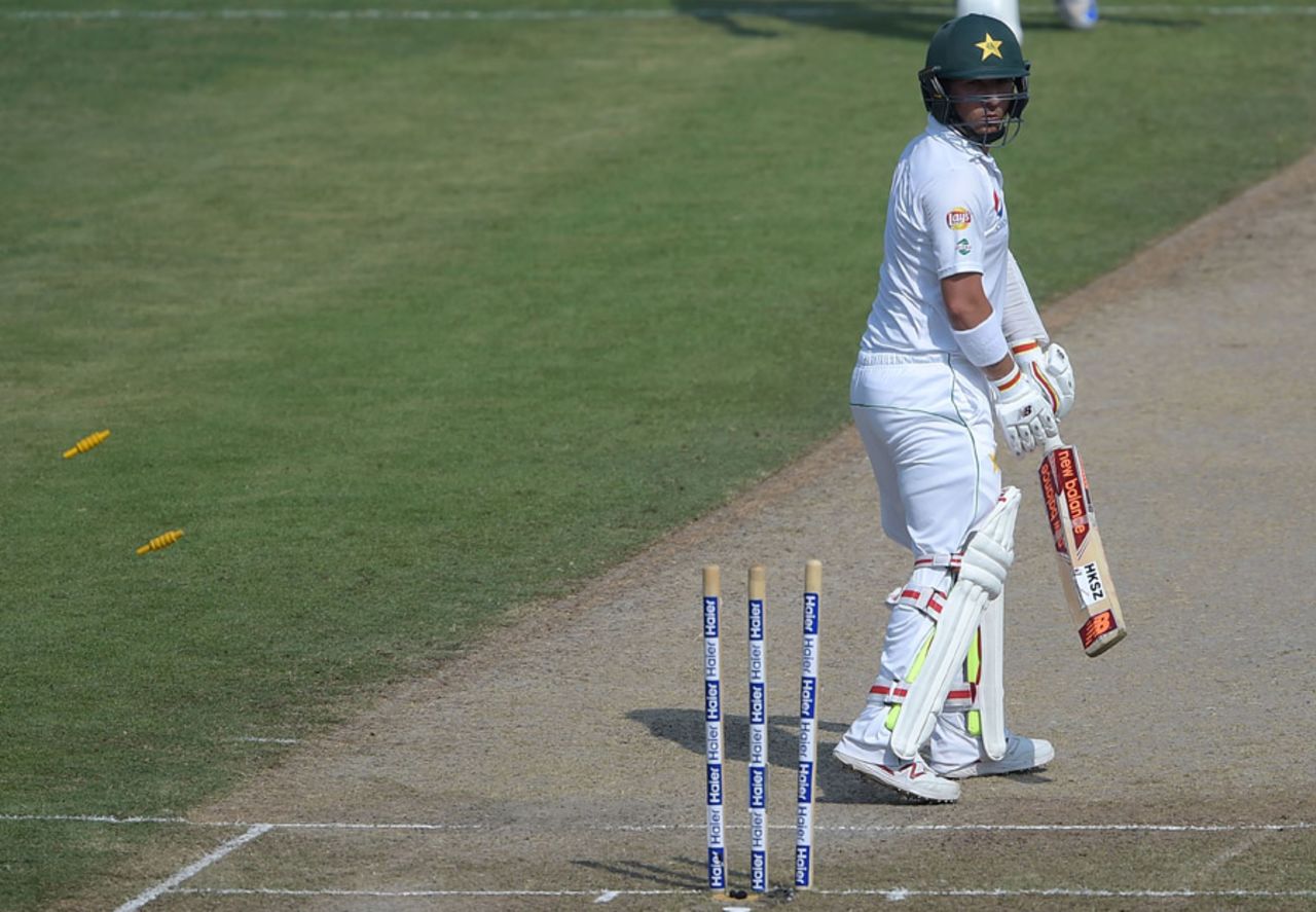 Yasir Shah is bowled, Pakistan v West Indies, 3rd Test, Sharjah, 2nd day, October 31, 2016
