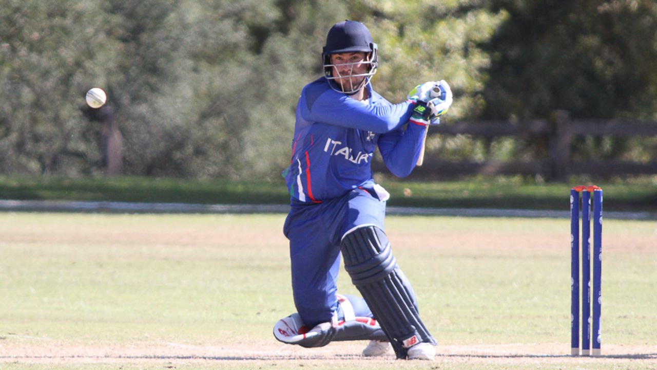 Damian Crowley pulls during his half-century, Italy v Jersey, ICC World Cricket League Division Four, Los Angeles, November 1, 2016