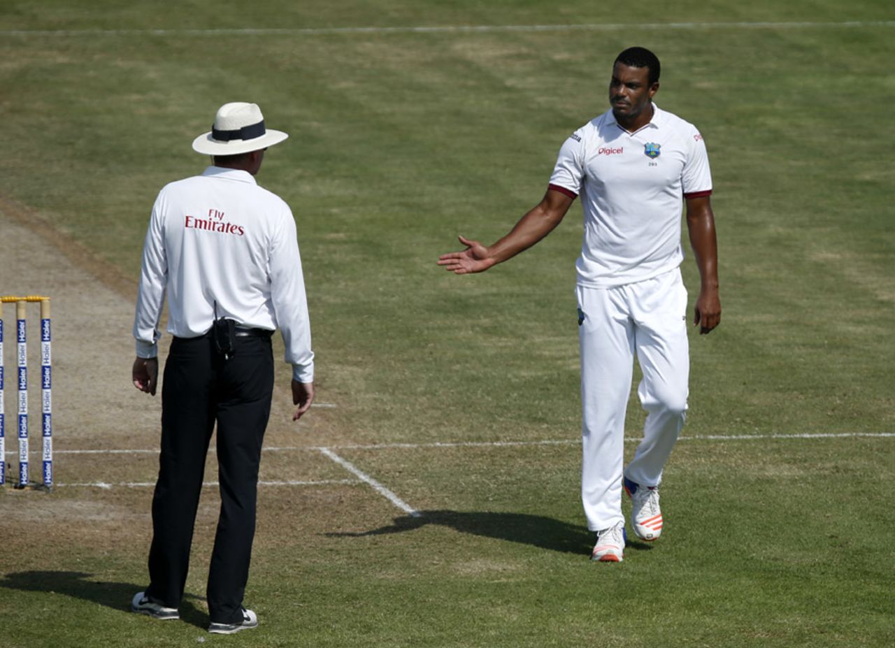 Shannon Gabriel speaks to the umpire, Pakistan v West Indies, 3rd Test, Sharjah, 4th day, November 2, 2016