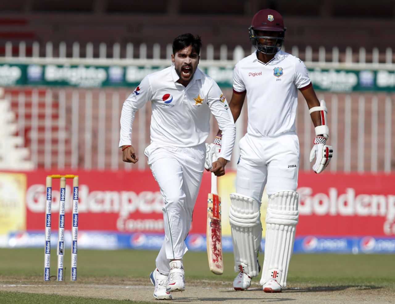 Mohammad Amir is livid after a dropped catch, Pakistan v West Indies, 3rd Test, Sharjah, 4th day, November 2, 2016