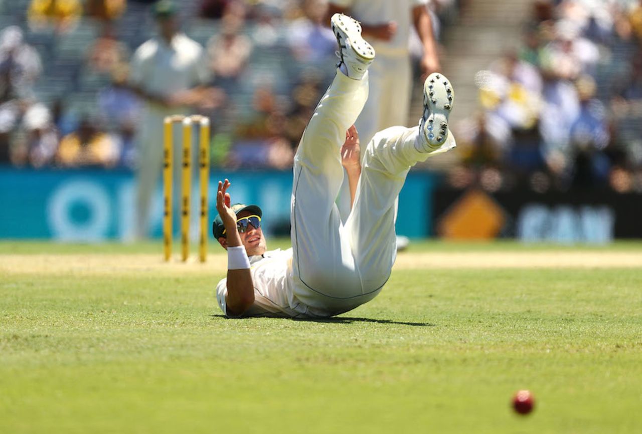Mitchell Starc takes a tumble while trying to stop the ball, Australia v South Africa, 1st Test, Perth, 1st day, November 3, 2016