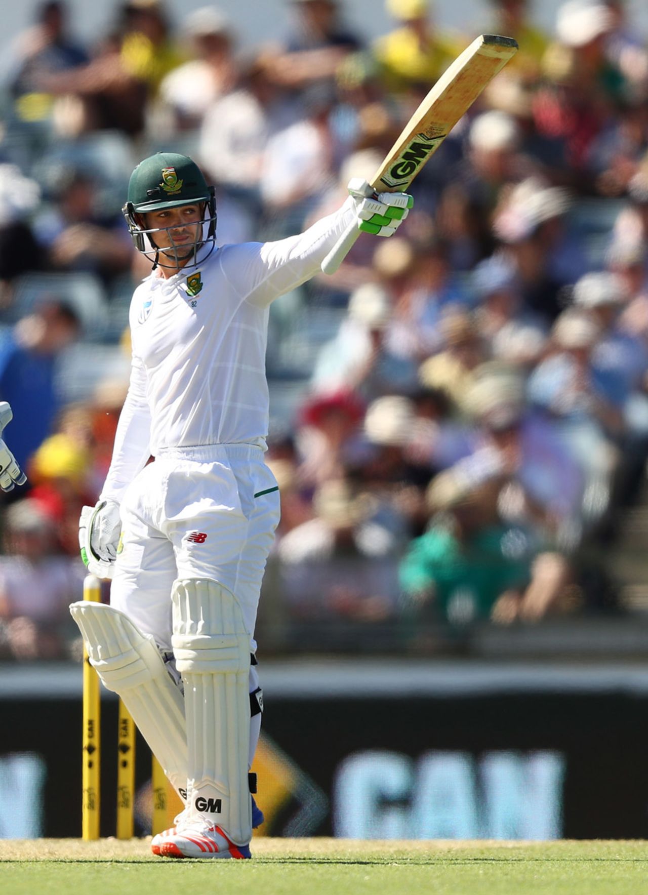 Quinton de Kock acknowledges the applause after reaching his fifty, Australia v South Africa, 1st Test, Perth, 1st day, November 3, 2016