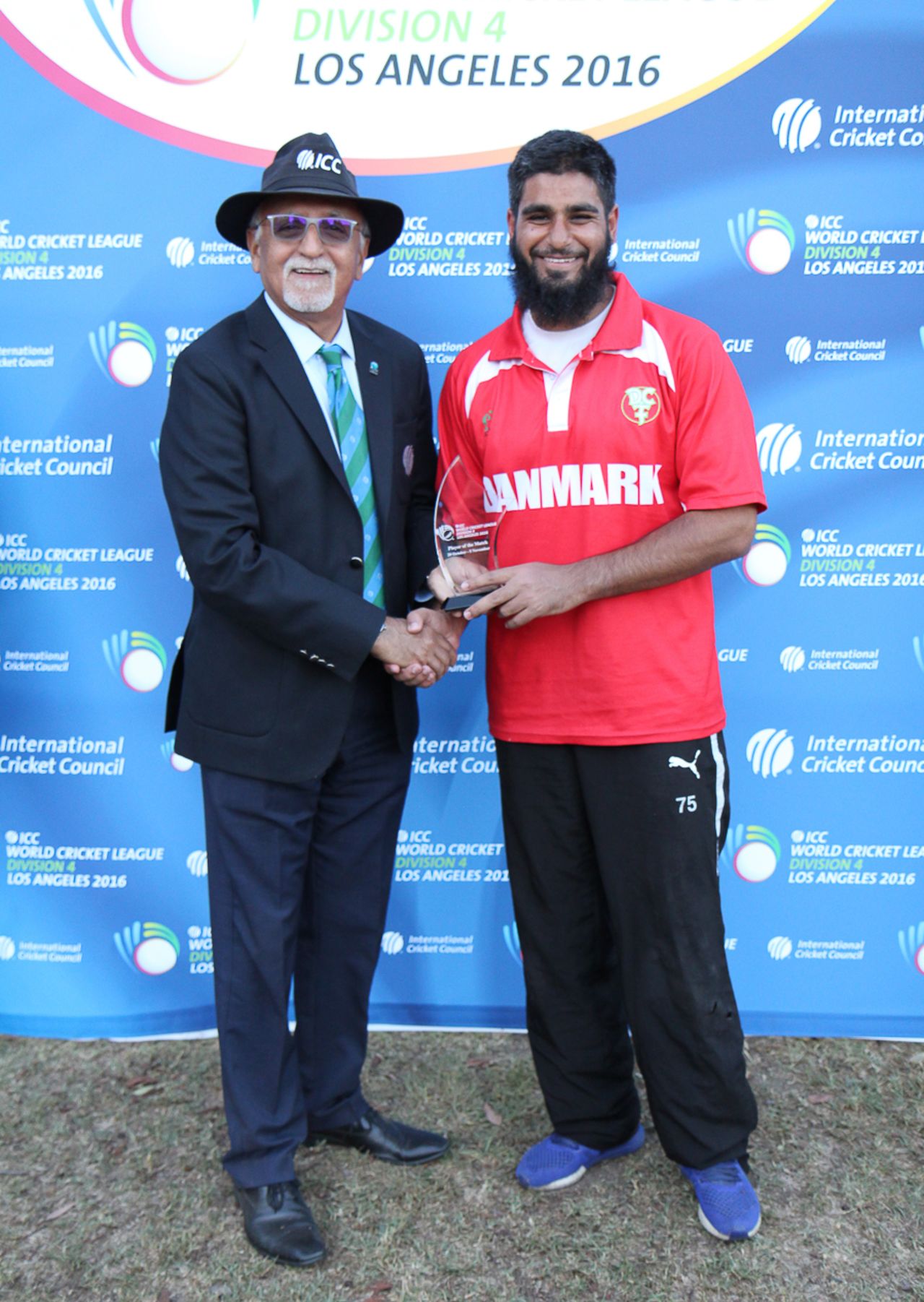 Zameer Khan accepts the Man of the Match award, USA v Denmark, ICC World Cricket League Division Four, Los Angeles, November 2, 2016
