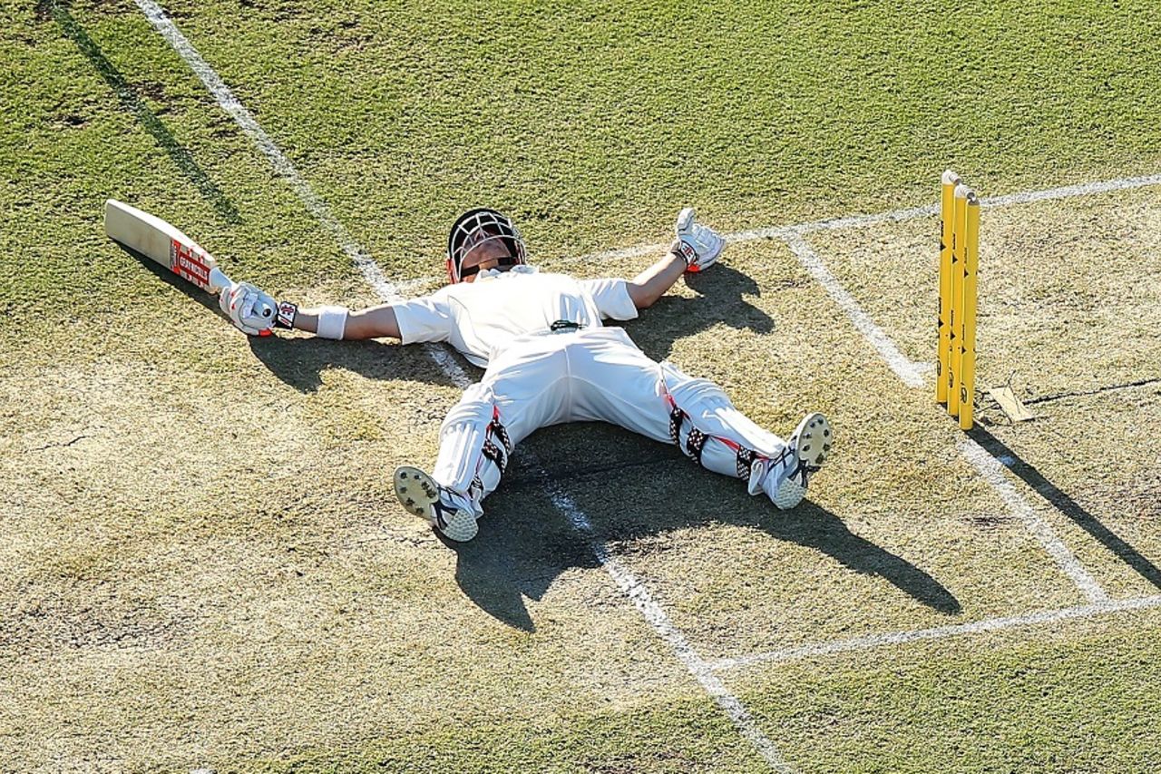 David Warner slipped on his follow-through after hitting a six, Australia v South Africa, 1st Test, Perth, 1st day, November 3, 2016