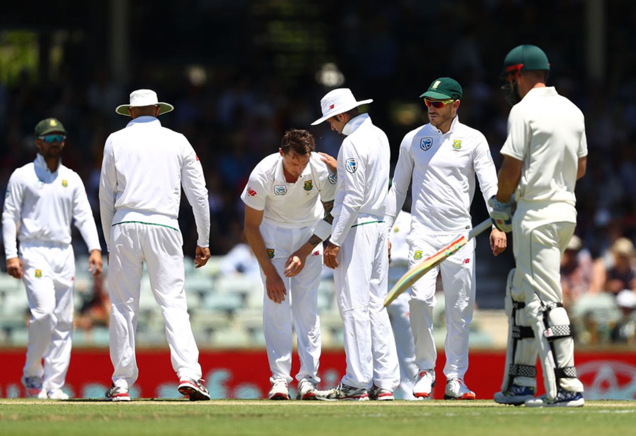 It is more than a year since Dale Steyn had to walk off the WACA, Australia v South Africa, 1st Test, Perth, 2nd day, November 4, 2016