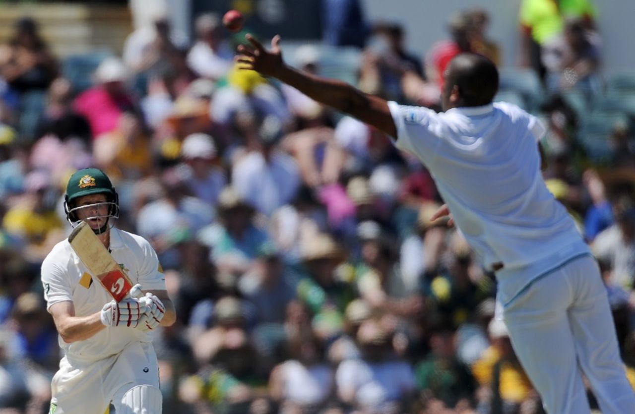 Vernon Philander attempts to stop a drive from Adam Voges, Australia v South Africa, 1st Test, Perth, 2nd day, November 4, 2016