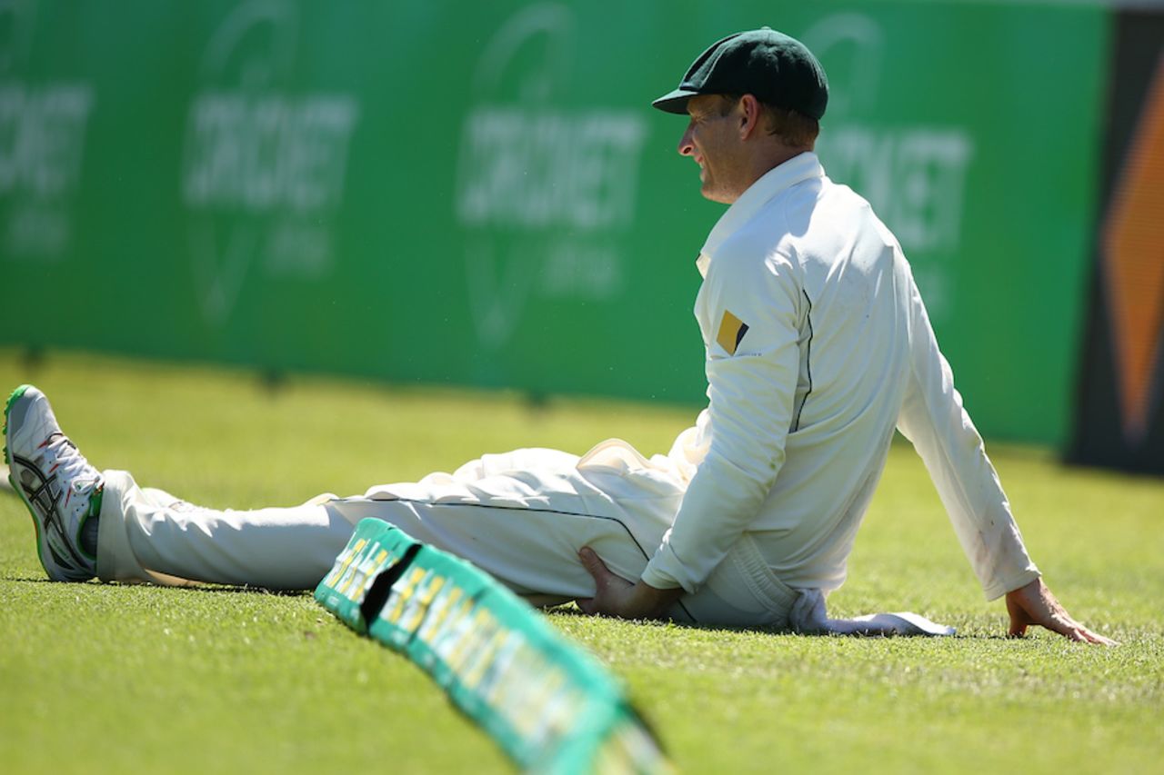 Adam Voges clutches his hamstring, Australia v South Africa, 1st Test, Perth, 3rd day, November 5, 2016