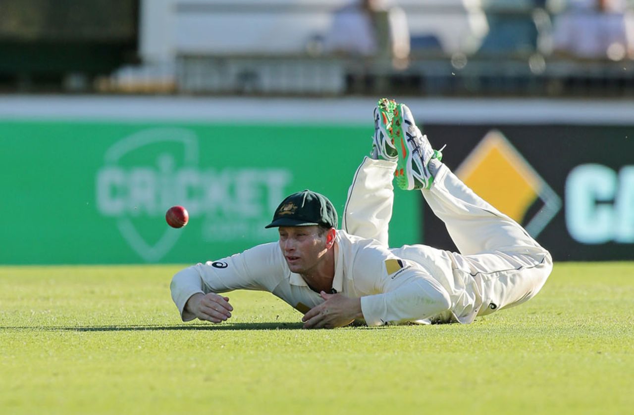 Adam Voges misses a chance off Quinton de Kock, Australia v South Africa, 1st Test, Perth, 3rd day, November 5, 2016