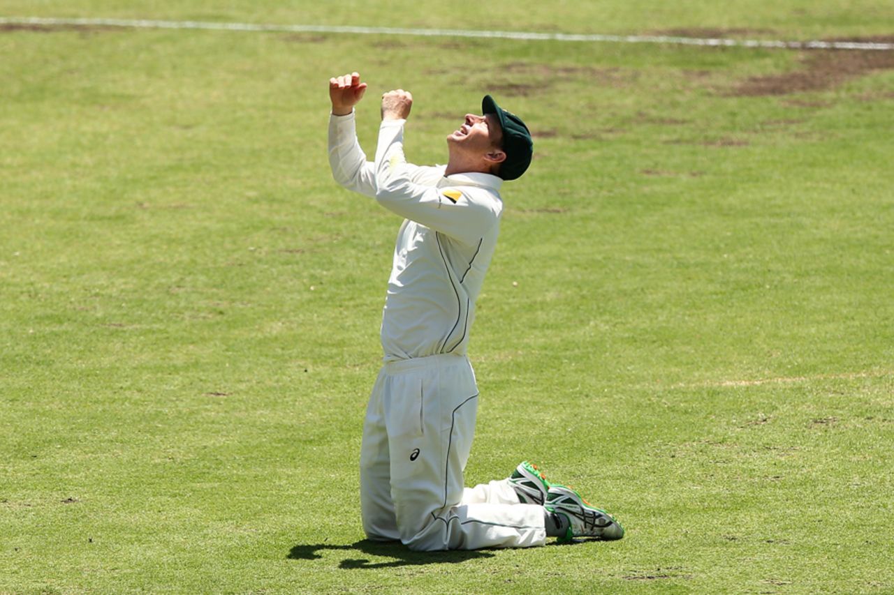 Adam Voges celebrates the catch of Quinton de Kock, Australia v South Africa, 1st Test, Perth, 4th day, November 6, 2016