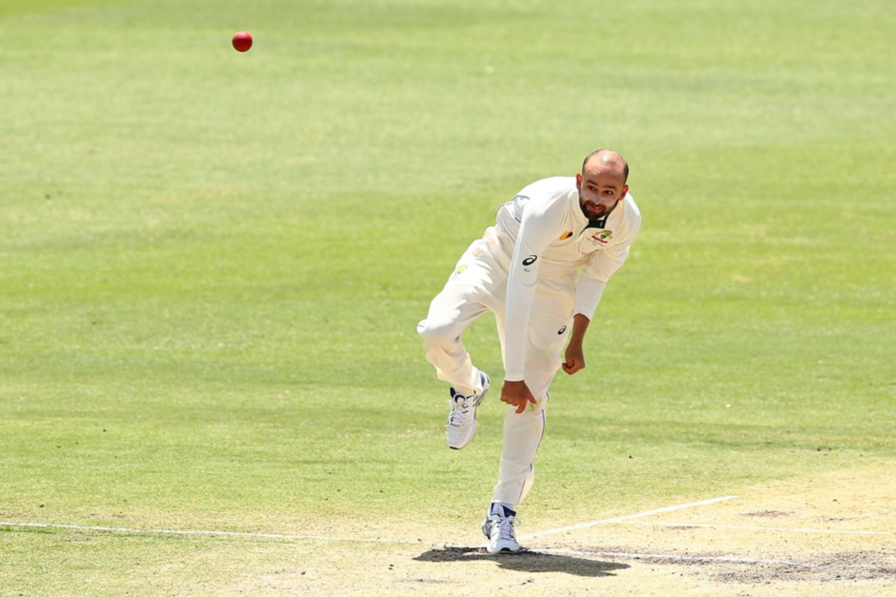 Nathan Lyon toiled for 34 wicketless overs, Australia v South Africa, 1st Test, Perth, 4th day, November 6, 2016